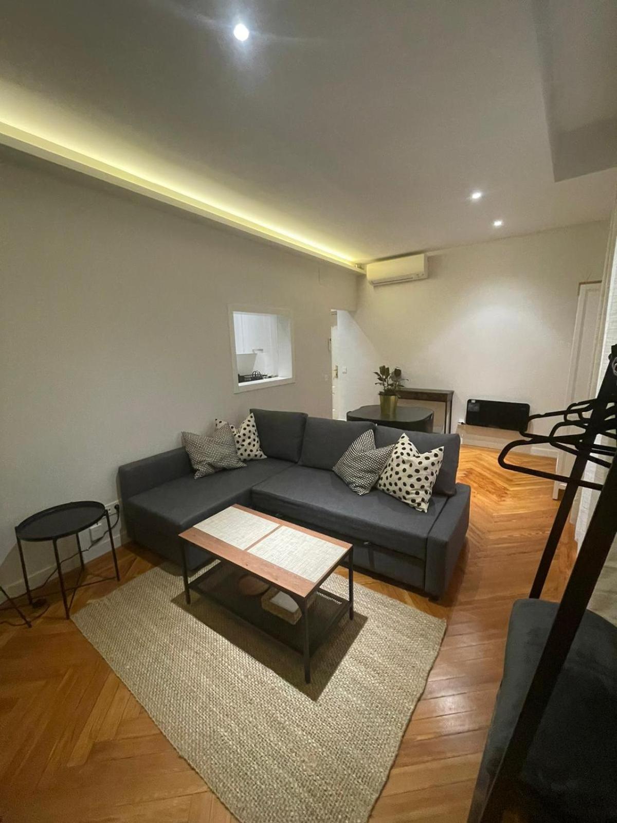 Apartment In Monumental Square Madrid Center 외부 사진