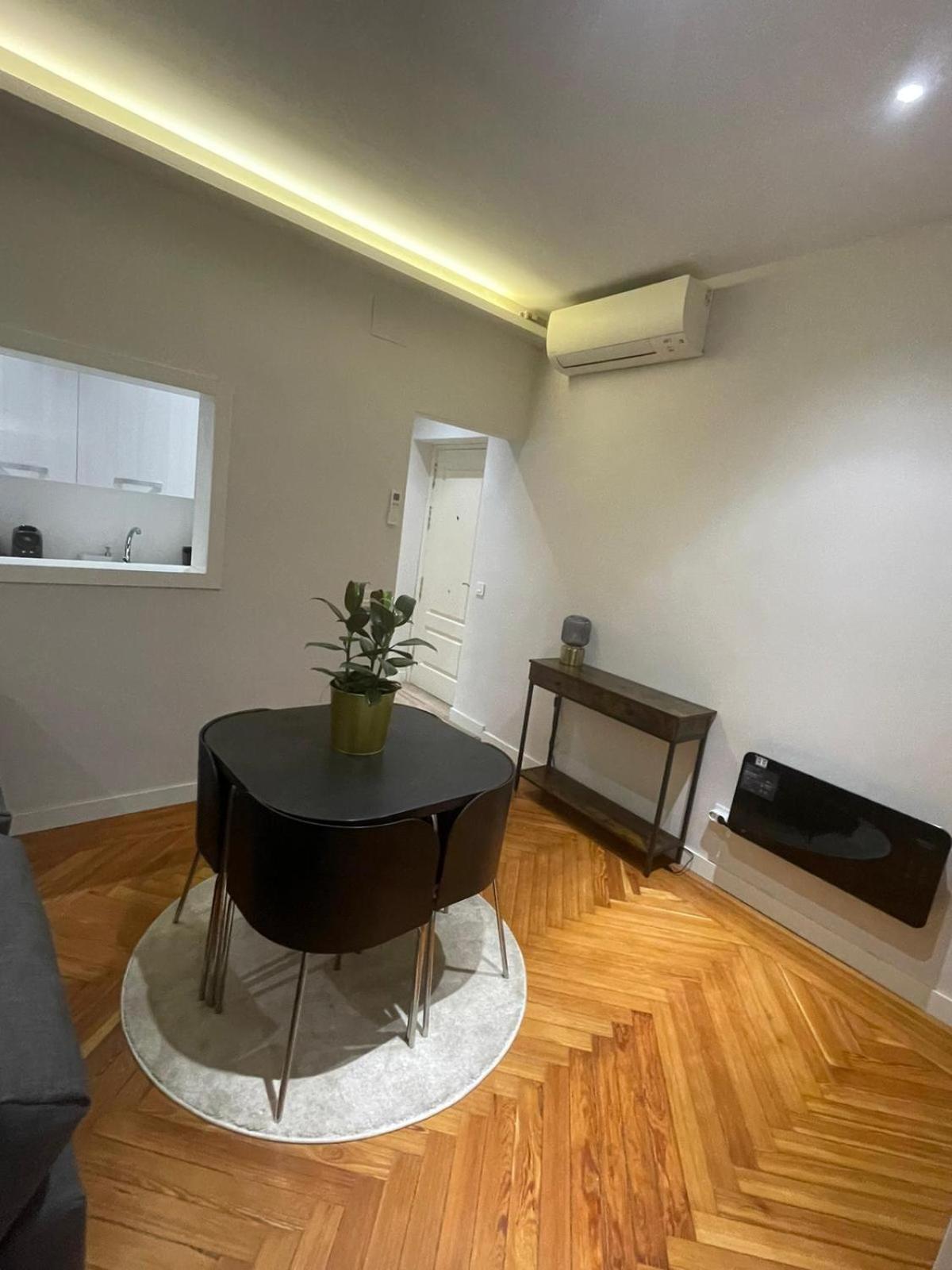 Apartment In Monumental Square Madrid Center 외부 사진